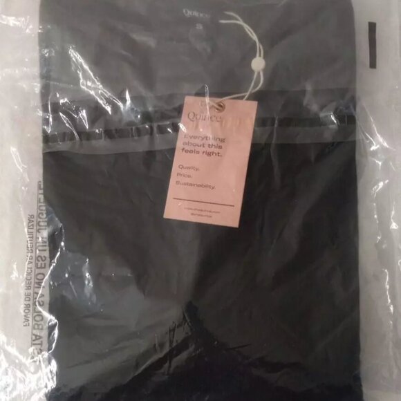 Quince Black Lightweight 100% Merino Wool V-Neck Sweater size Small -Sealed new! - Picture 2 of 8